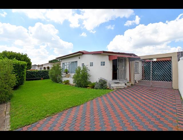 4 BEDROOM HOUSE FOR SALE IN CROSBY